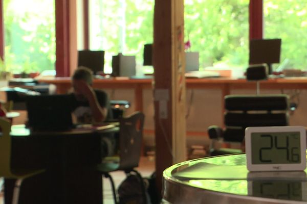 Dans les locaux de la Quincaillerie, à Guéret, la température reste agréable, même sans climatisation.