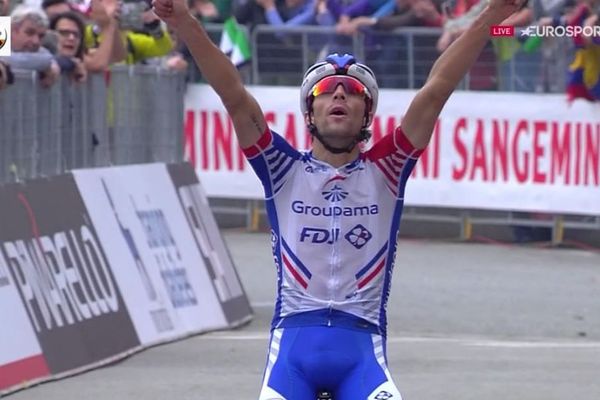 Thibaut Pinot s'impose en solidaire à Turin