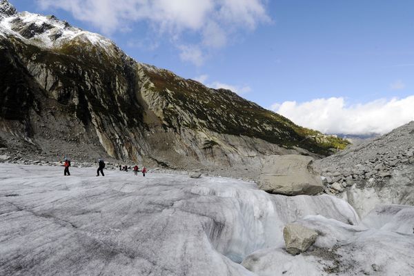 Un groupe de marcheurs sur la Mer de Glace à Chamonix. (Illustration)