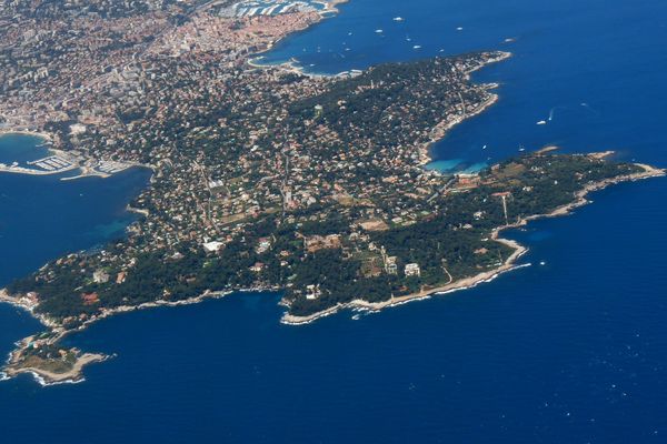 Le cap d'Antibes, ici vu du ciel, deviendrait plus facilement constructible.