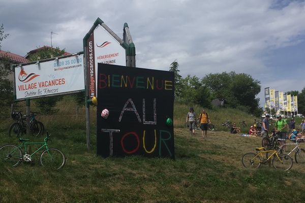 Bienvenue à la 8e étape du Tour de France aux Rousses où des Bourguignons et Francs-Comtois représentent fidèlement leurs régions.