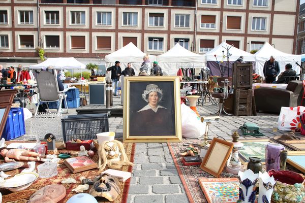 À la réderie Saint-Pierre, on trouve de tout... même ses fournitures de rentrée (ici la grande réderie d'Amiens en octobre 2018) ?