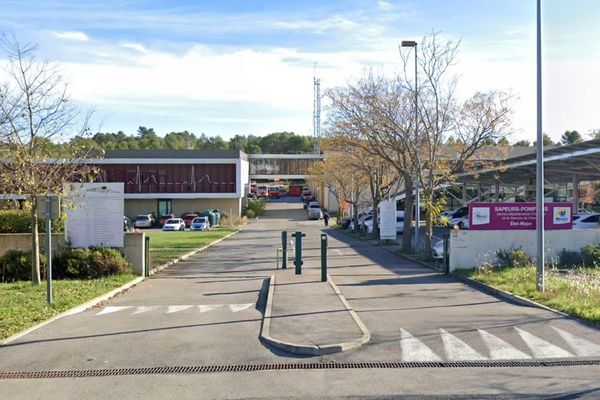 Vailhauquès (Hérault) - le centre départemental d'incendie et de secours de l'Hérault - archives.