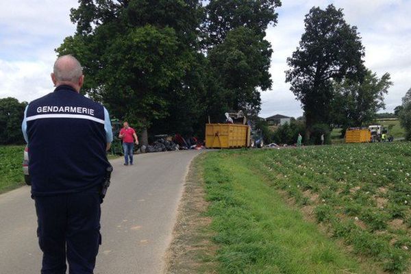 Les forces de l'ordre ont interpellés deux passeurs présumés lors du démantèlement lundi du camp de migrants de Steenvoorde dans le Nord