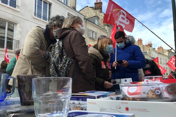 Les salariés sont venus discuter des conditions de reprise de leur entreprise