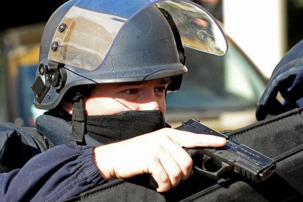 Policier en entraînement de l'école de police de Saint-Malo