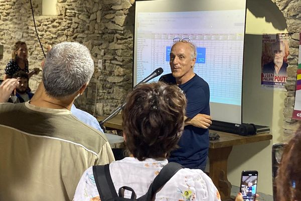 Le candidat du Nouveau Front populaire, Philippe Poutou, se qualifie de justesse pour le second tour dans la 1ère circonscription de l'Aude.