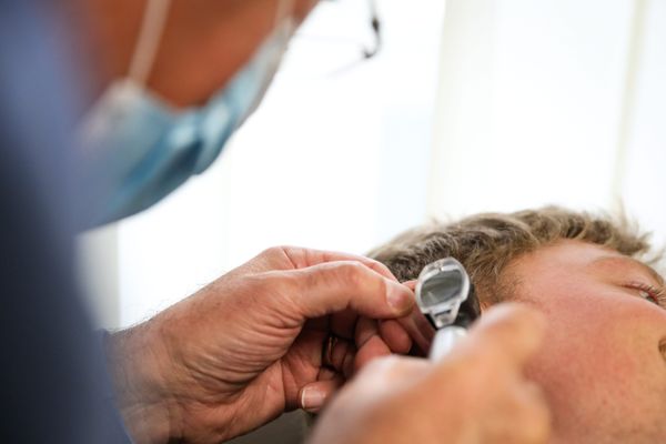 De nombreux médecins partent à la retraite sans être remplacés dans les campagnes et les périphéries urbaines.