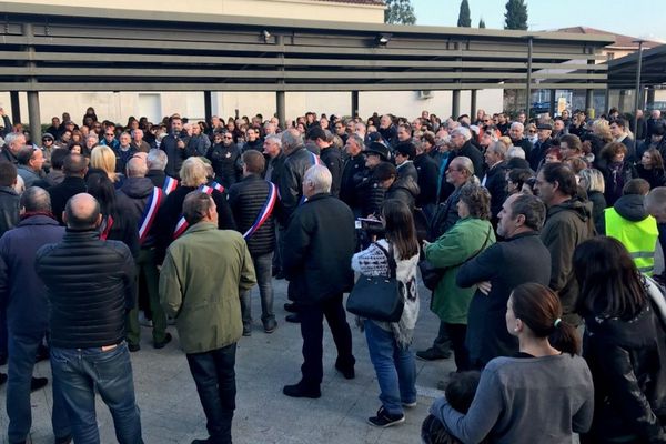 300 personnes se sont réunies à Prunelli-di-Fium'Orbu contre le déblocage du centre d'enfouissement. 