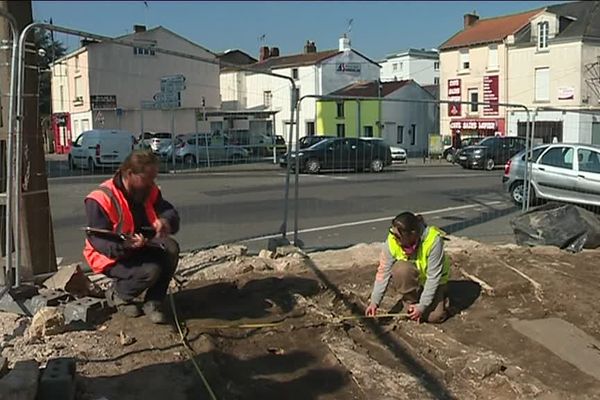 Les archéologues viennent de trouver des vestiges d’un ancien cimetière dans le quartier de l’hôtel de ville à Rezé.