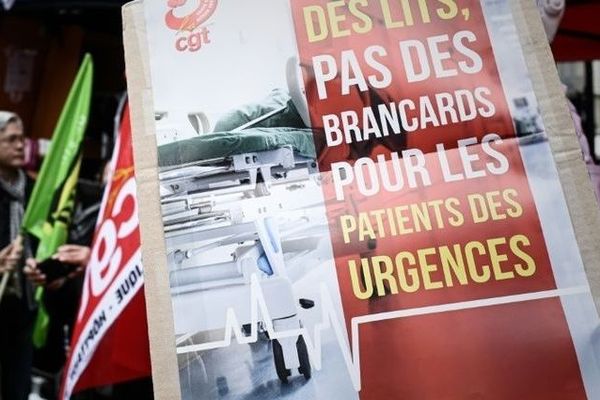 Urgences : nouvelle manifestation mardi, les grévistes reconnaissent "des avancées" 