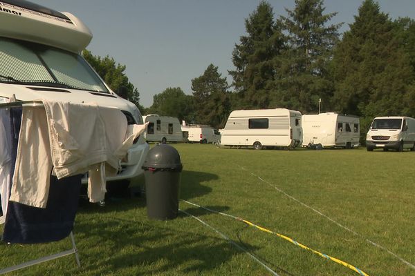 Une cinquantaine de caravanes illégalement installées sur la plaine des jeux de Tujac à Brive