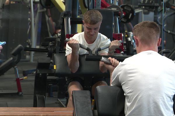 Se remettre au sport pour évacuer les excès des fêtes de fin d'année, une résolution évidente pour les habitués des salles de fitness.