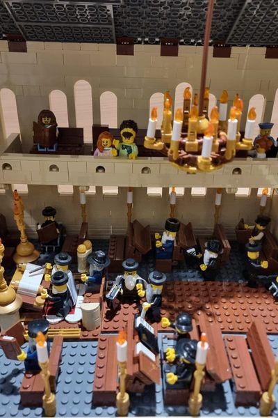 Intérieur d'une synagogue alsacienne en Lego.