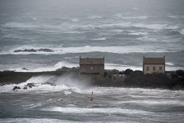 Des pointes à 100 voire 110 km/h de secteur Sud-Ouest sont attendues ce samedi matin vers Goury, au cap de la Hague (Cotentin).