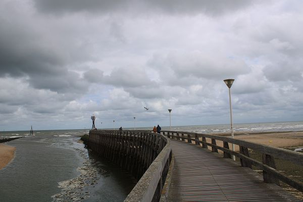 Dans le Calvados, un MERCREDI très nuageux puis pluvieux à Courseulles-sur-Mer.