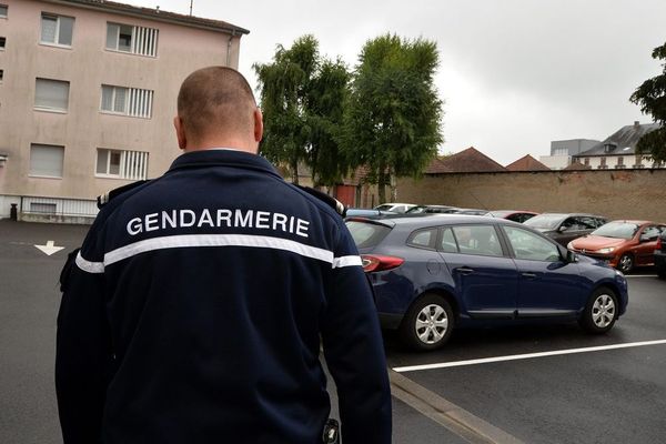 Malgré l'organisation de recherches dès le signalement de la disparition, Henriette reste introuvable. 