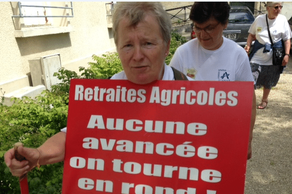 Les retraités agricoles piétinent ce 12 juillet devant la Préfecture de l'Aisne