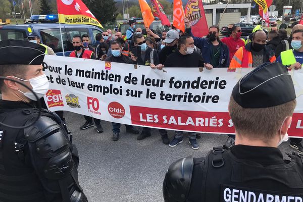 Environ 40 salariés de MBF ont bloqué un péage ce jeudi 22 avril. 