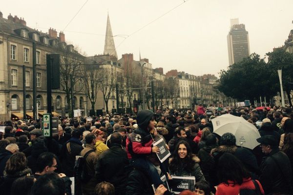 Le Cour des 50 Otages à Nantes le 10 janvier 2015 vers 14h30, 30 000 ? 40 000 Charlie ?