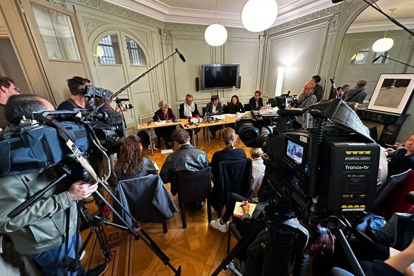 Conférence de presse donnée par le père d'Estelle Mouzin et son avocat, à Paris, le vendredi 06 octobre 2023.