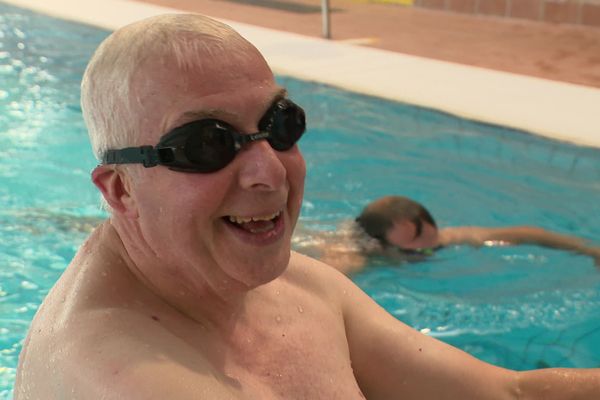 Jacques Baudry, surnommé "la Grenouille" a nagé plus de 21 km en 24h à la piscine du Dôme de Laon (Aisne) le week-end du 8-9 juin 2024.