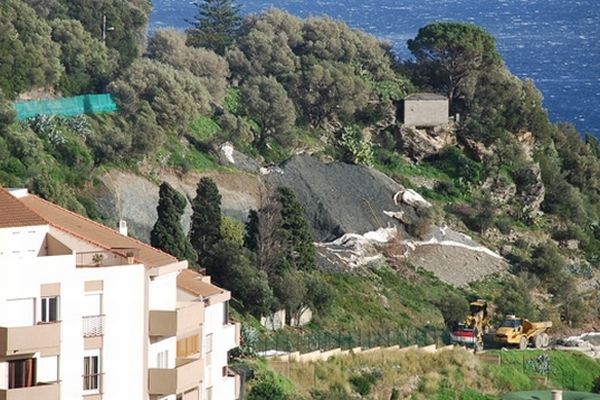 03/12/12 - Le chantier Mandevilla à Bastia sur un terrain amiantifère au coeur des inquiétudes