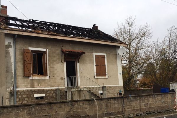 Un enfant de huit ans est mort dans l'incendie de la maison familiale à Montceau-les-Mines, en Saône-et-Loire, lundi 19 novembre 2018.