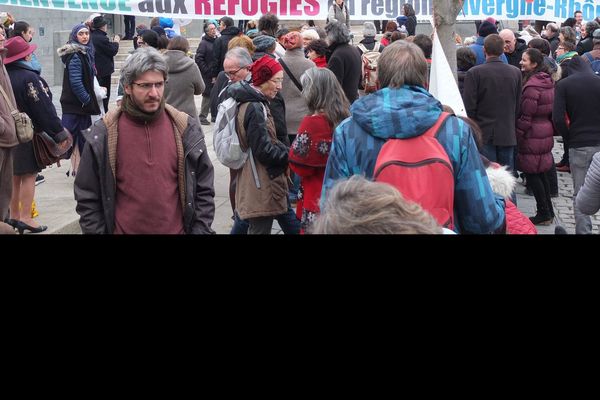 Des centaines de personnes sont venues pour demander la régularisation des familles de réfugiés du département