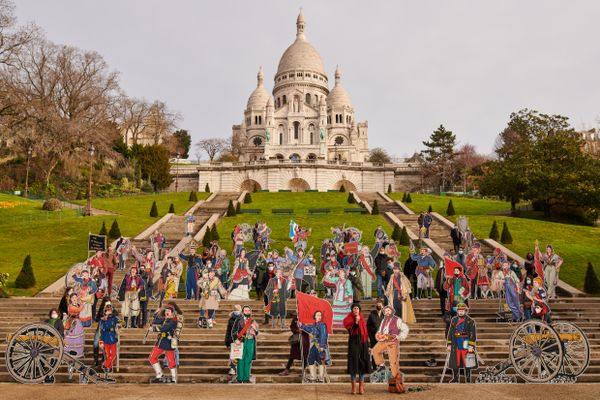 50 parisiens soutenant 50 personnalités de la Commune restituées par l'artiste Dugudus.