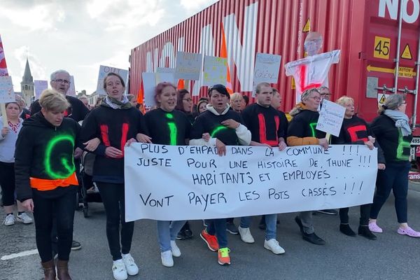 Habitants et résidents se mobilisent pour garder leur maison de retraite à Pré-en-Pail, au nord de la Mayenne