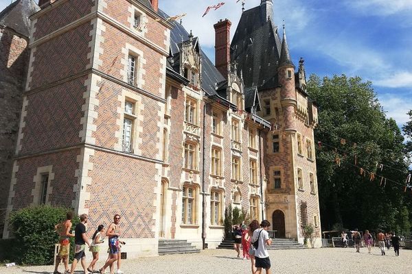 Le festival Château Perché s'installe le temps d'un week-end au château d'Avrilly dans l'Allier