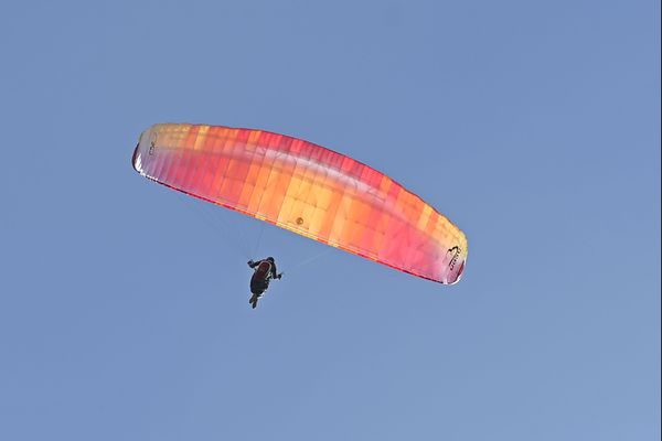 Les autorités organisaient des contrôles des professionnels du parapente ce lundi. (Illustration)