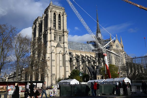 Près de cinq ans après l'incendie qui l'a en partie ravagée, Notre-Dame-de-Paris va officiellement rouvrir ses portes ces samedi 7 et dimanche 8 décembre.