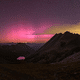 À la nuit tombée, un orage italien s'est développé, le lac Foréant était éclairé par les aurores boréales.