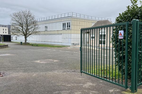 Dans la banlieue messine, le collège Jean Bauchez au Ban-Saint-Martin (Moselle), a de nouveau été évacué après une alerte à la bombe le vendredi 15 décembre 2023.