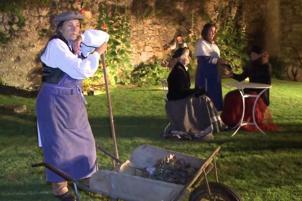 Un des huit tableaux du spectacle "Des Mains et Des Hommes". 