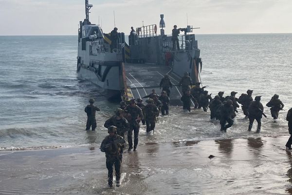 Reconstitution du débarquement sur la plage d'Omaha Beach, le 4 juin 2024