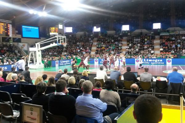 Limoges s'est largement imposé 82-45, mais Beaublanc est resté totalement amorphe et quasiment silencieux durant toute la rencontre.