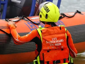 De gros moyens ont été déployés pour retrouver le corps d'un plaisancier ce 17 septembre 2024 à Douarnenez.