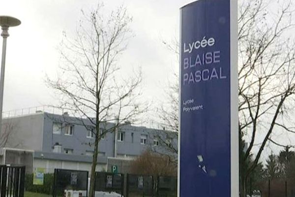 Les trois ex-lycéens qui avaient agressé un élève de 15 ans au lycée Blaise Pascal de Châteauroux pour son soutien à Charlie Hebdo ont été sanctionnés