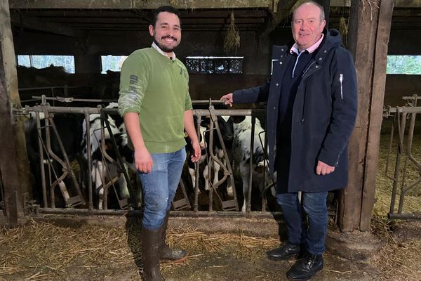 Sébastien Chauvelier a repris la ferme d'Etienne Jouffe à Saint-Méloir-des-Bois (Côtes-d'Armor).