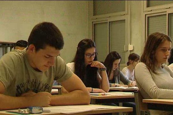 Près de 12 000 lycéens auvergnats ont répondu présents à l'appel ce mercredi 15 juin à 8 heures dans 99 centres d'examen de la région. Durant 4 heures ils ont planché sur la première épreuve du bac 2016 : la philo.