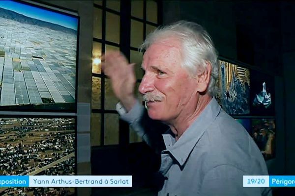 Yann Arthus-Bertrand, photographe militant écologiste expose "Home", une collection de photographie à Sarlat tout l'été