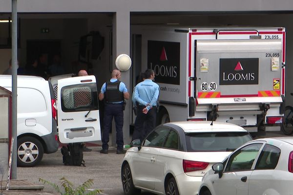 Les convoyeurs de fonds se sont réfugiés à la gendarmerie de Seyssinet-Pariset.