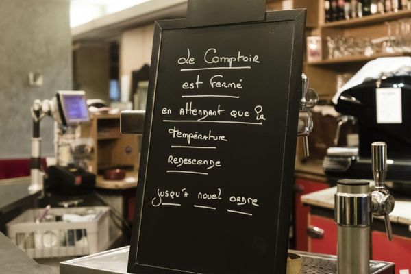 Illustration/ L'accès aux comptoirs est interdit à tout le monde pour quelques semaines encore. En principe...