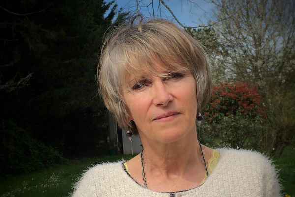 Anne Bert, 59 ans, atteinte de la maladie de Charcot s'adresse aux candidats à l'élection présidentielle.