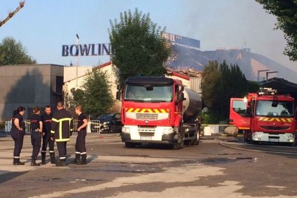 Le Bowling d'Onet-le-Château était parti en fumée, à la suite d'un incendie volontaire.