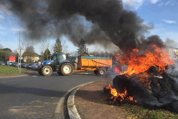 RD 743 entre Niort et Parthenay 