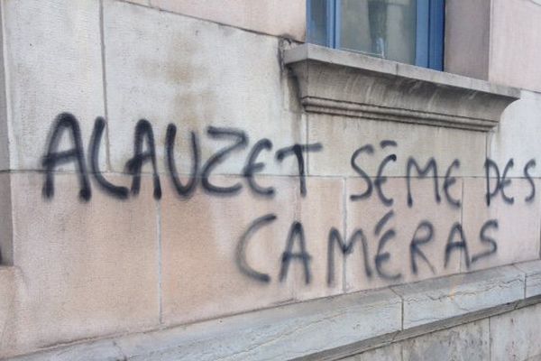 La permanence d'Eric Alauzet, taguée rue de Belfort, mardi 18 avril 2017